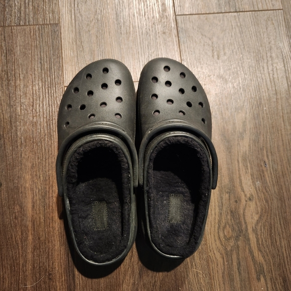 Women's Crocs Black Platform Slip-Ons - Picture 1 of 3